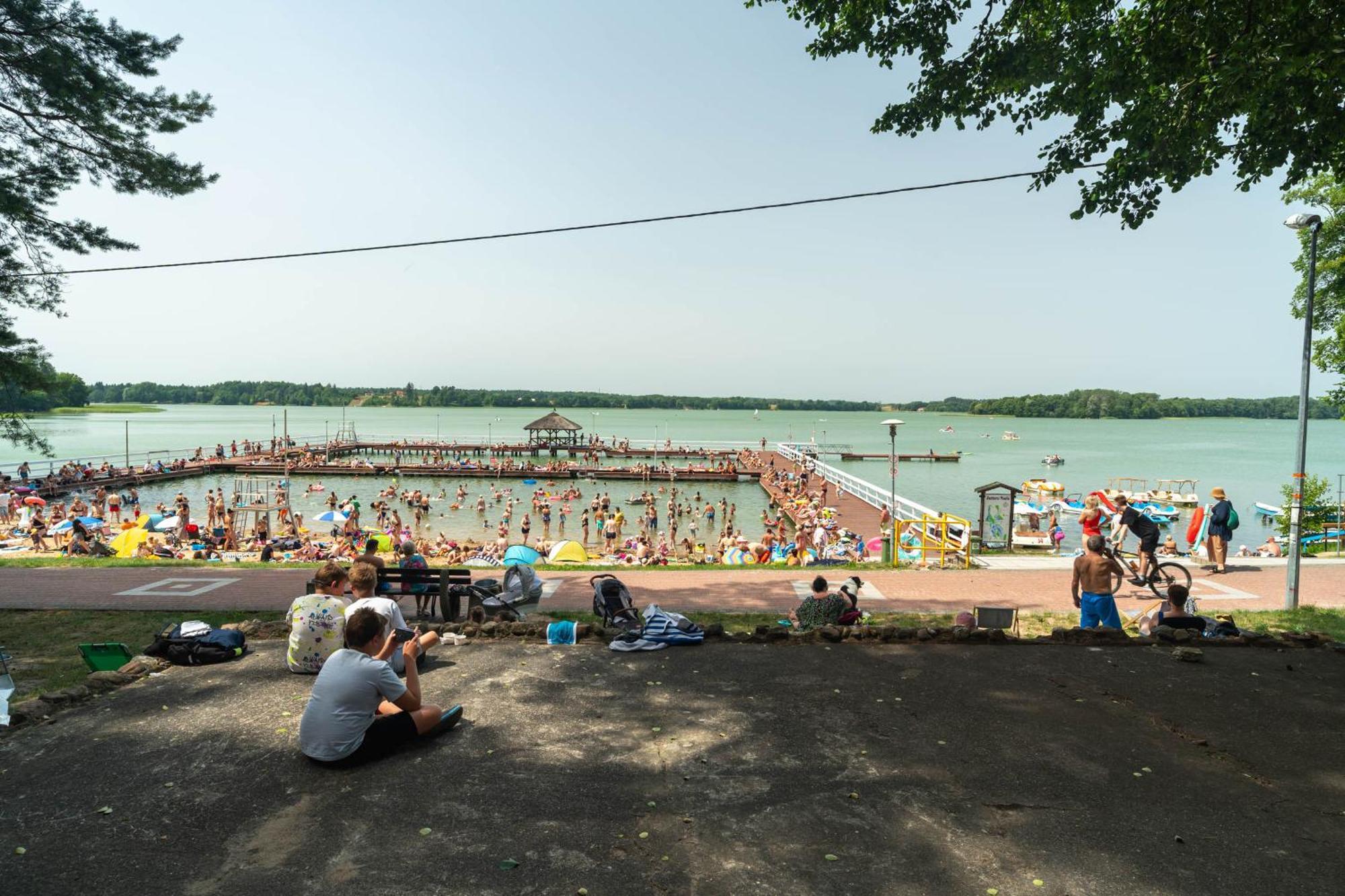 Domek Nad Jeziorem Kretowiny Bagian luar foto