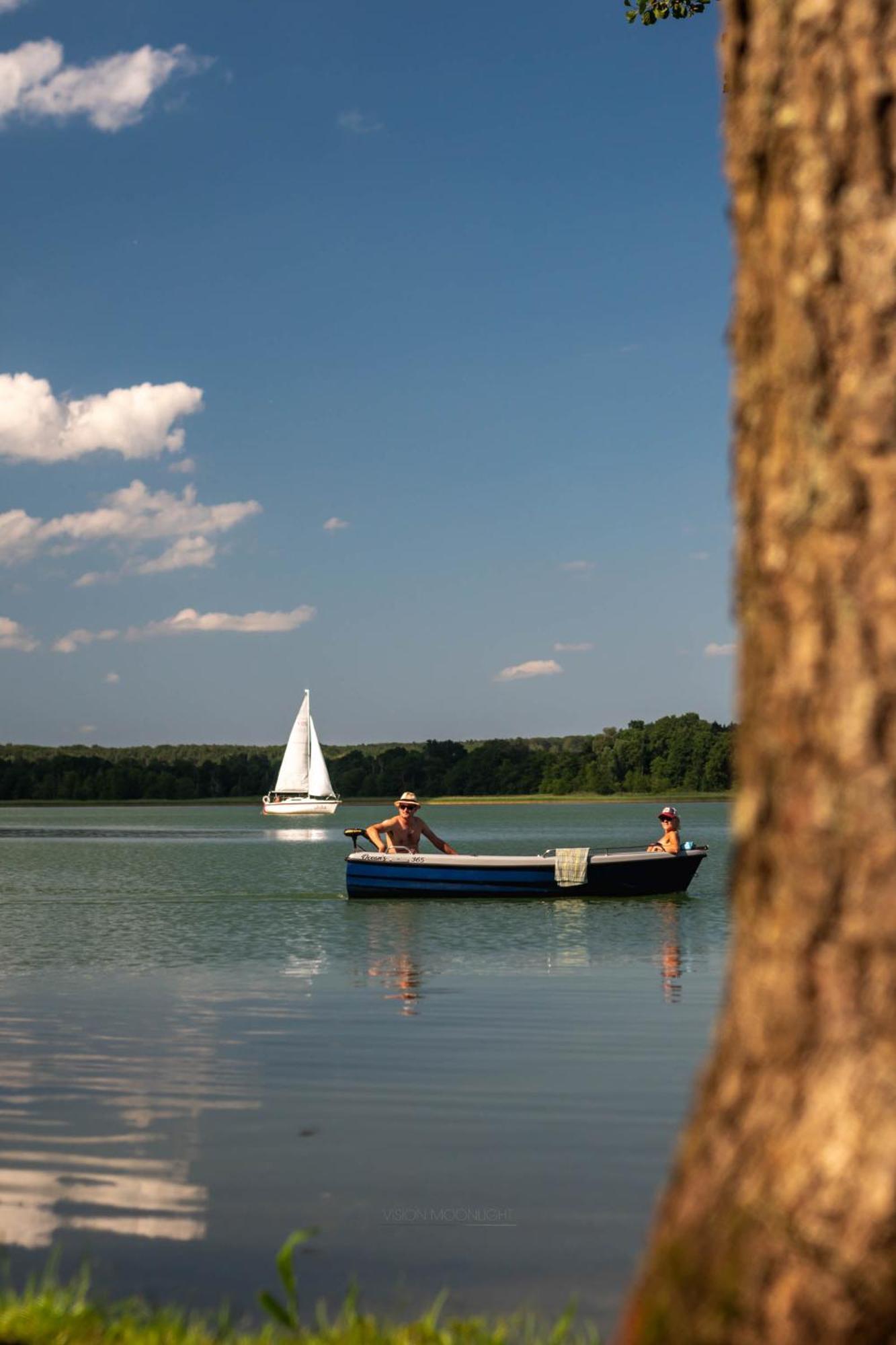 Domek Nad Jeziorem Kretowiny Bagian luar foto